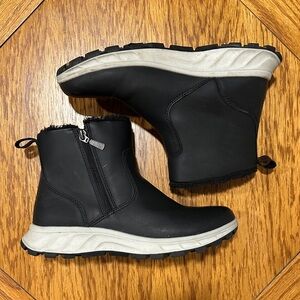 *KHOMBU* Black Sienna All-Weather Water-Repellent Snow Boots White Soles Size 9